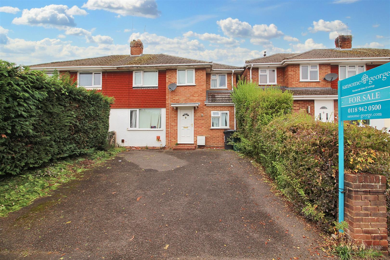 3 bed property in Cotswold Way, Reading